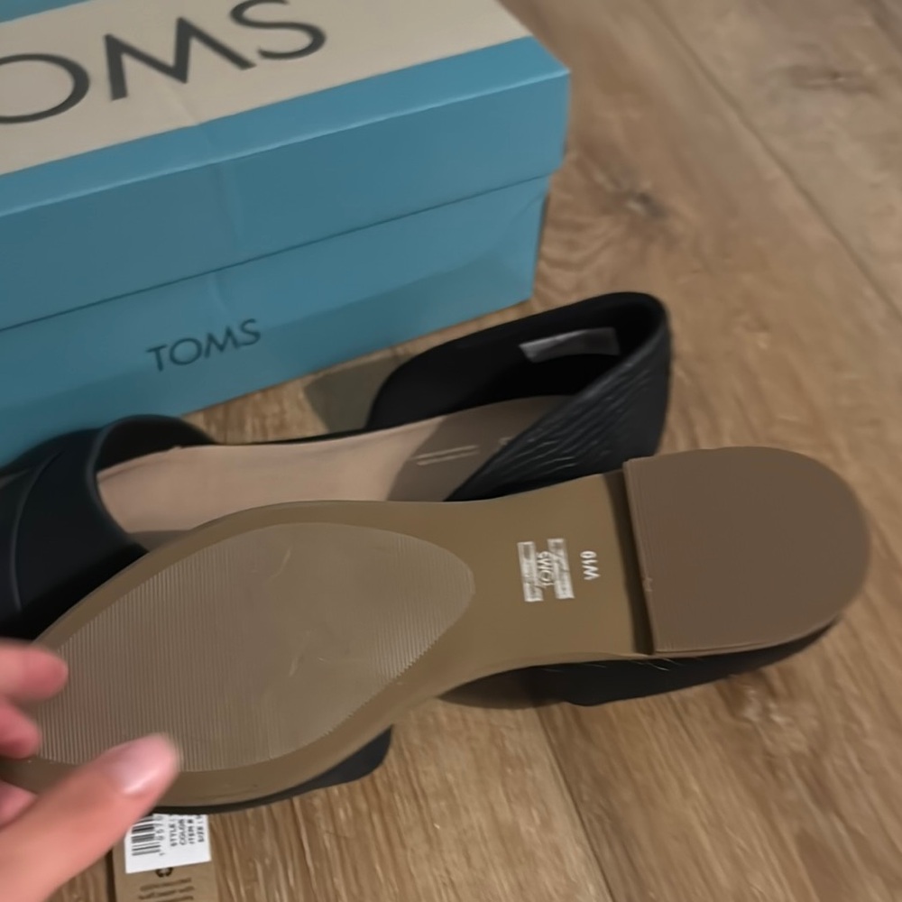 Toms Black Flats - Picture 3 of 3